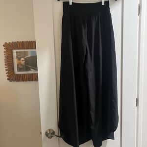 Wide legged Halara Pants Size Small